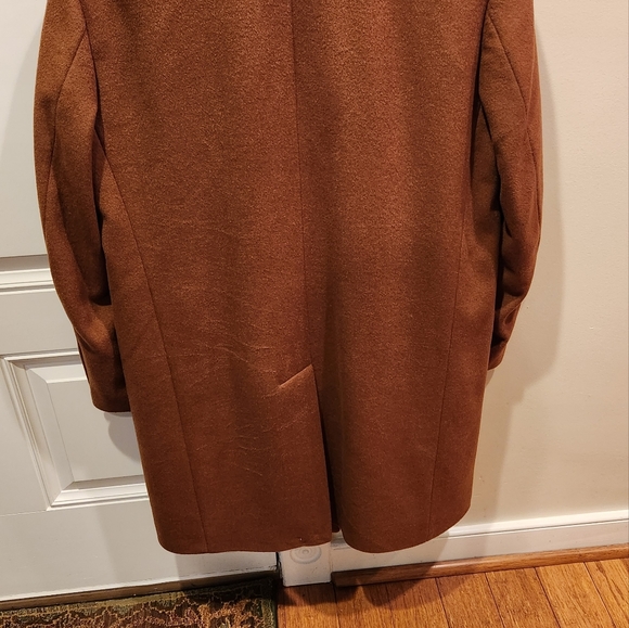 Men's light-medium brown overcoat in 42R. Like new. - Picture 6 of 6